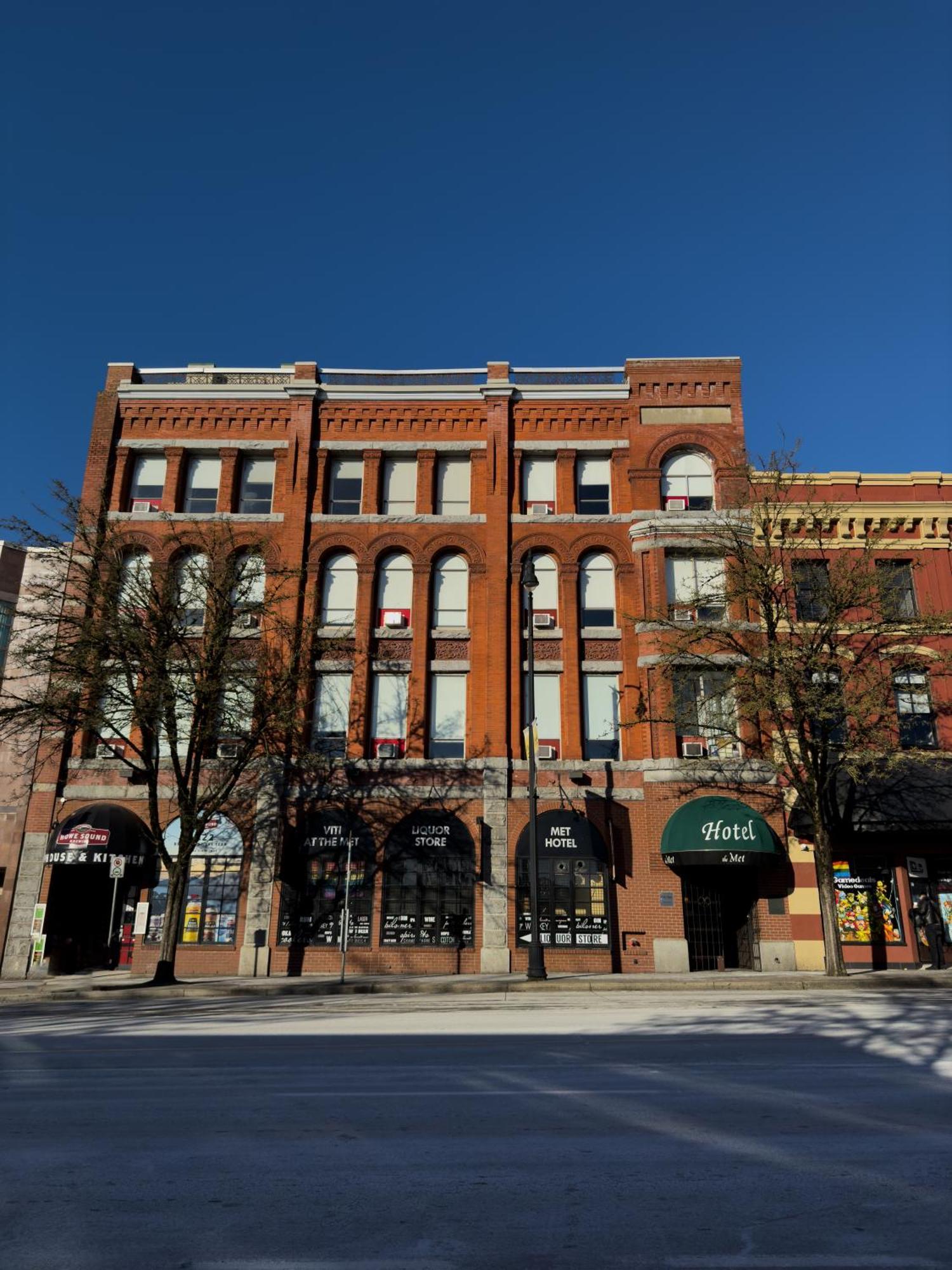 The Met Hotel New Westminster Exterior photo