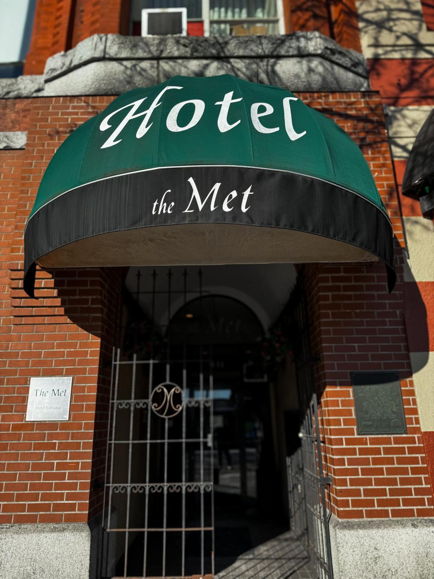 The Met Hotel New Westminster Exterior photo