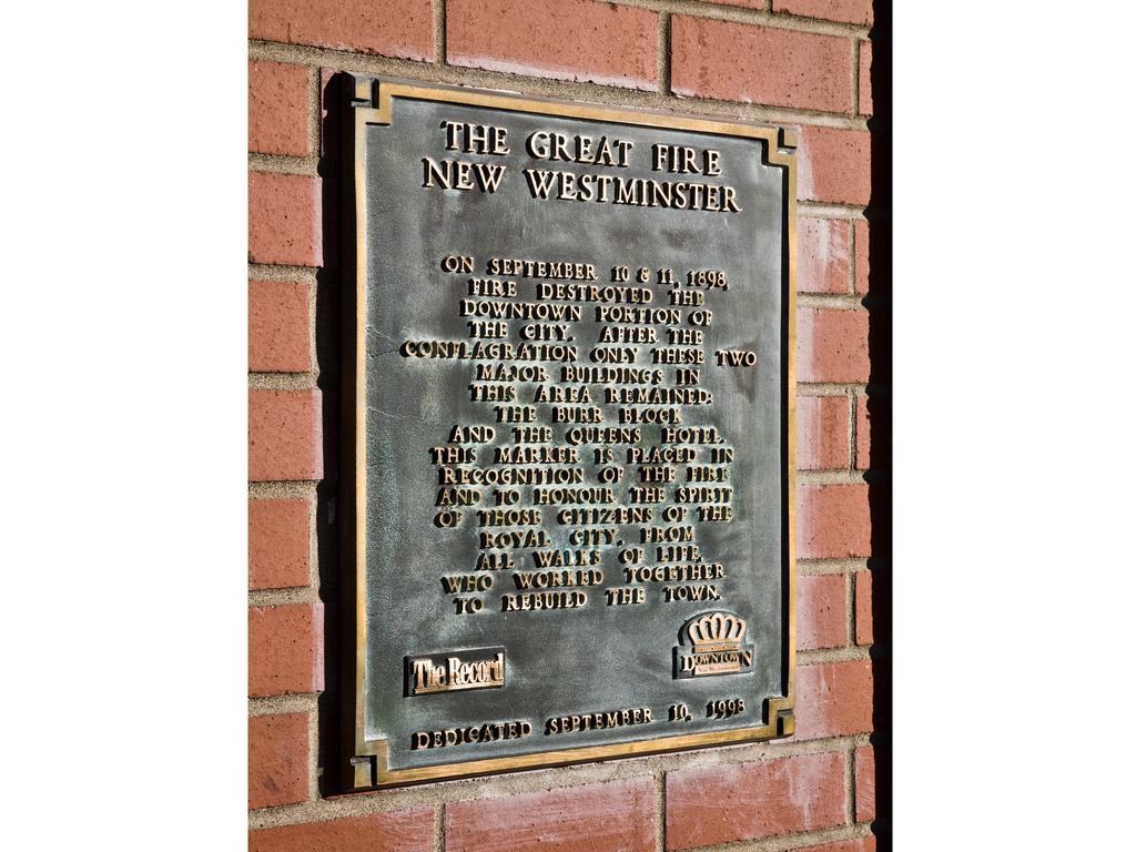 The Met Hotel New Westminster Exterior photo